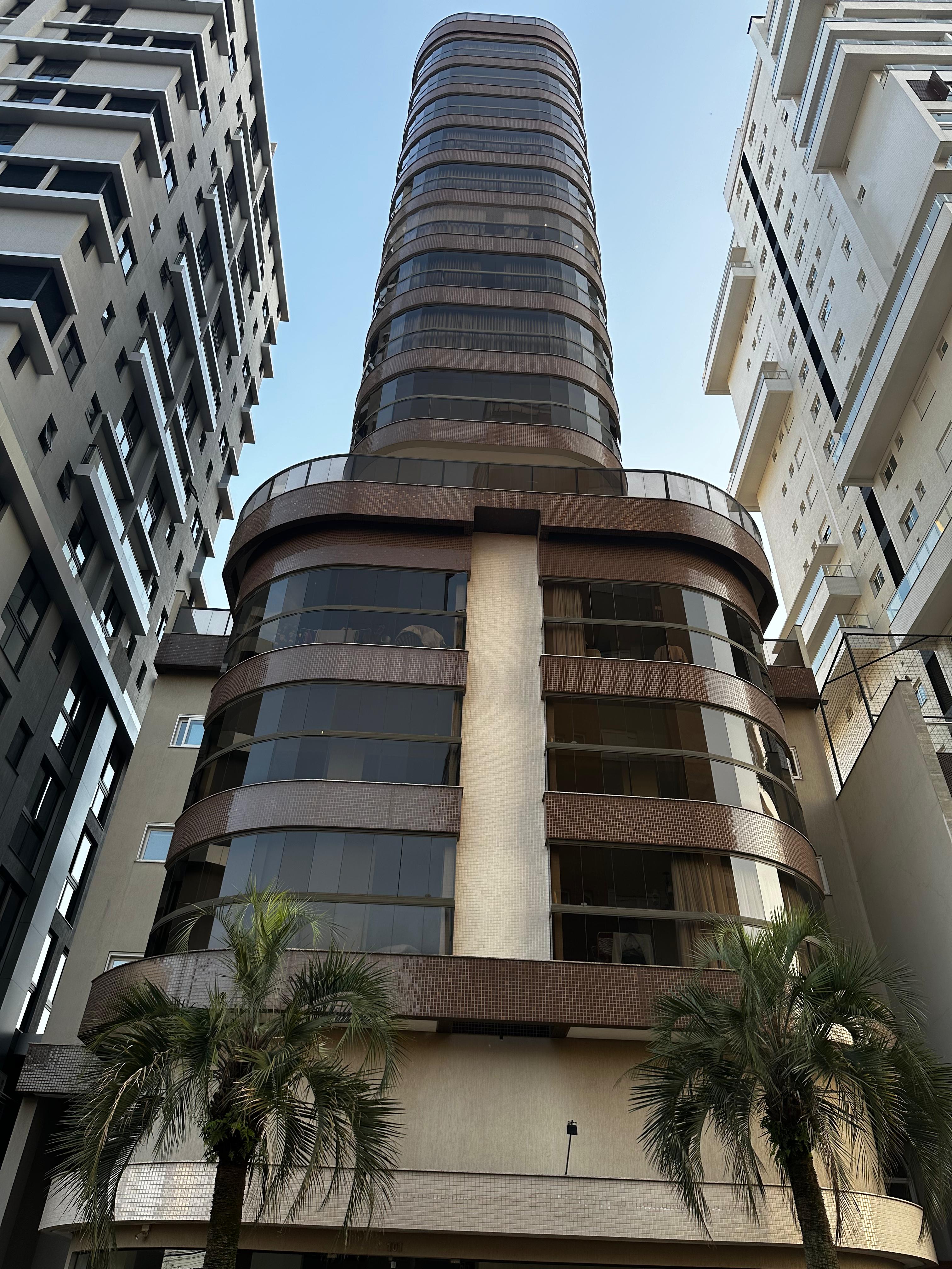 CONDOMÍNIO RESIDENCIAL E COMERCIAL FRATELLO